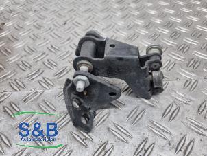 Gebruikte Schuifdeurrol links Volkswagen Crafter 2.5 TDI 30/32/35 Prijs € 50,00 Margeregeling aangeboden door Schaap & Bron