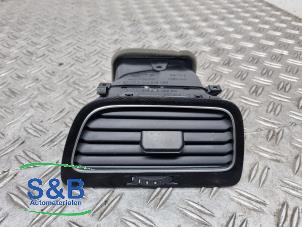 Gebruikte Luchtrooster Dashboard Volkswagen Golf VII (AUA) 1.4 GTE 16V Prijs € 20,00 Margeregeling aangeboden door Schaap & Bron