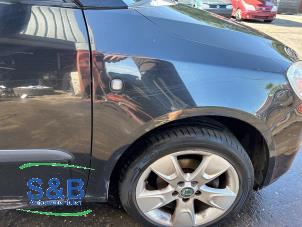 Używane Ekran lewy przód Skoda Fabia II Combi 1.4i 16V Cena € 125,00 Procedura marży oferowane przez Schaap & Bron