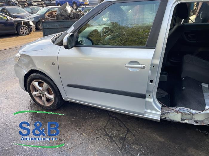 Door 4-door, front left from a Skoda Fabia II Combi 1.2 TDI 12V Greenline 2011