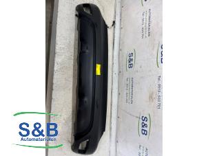 Begagnade Bakre stötfångare, mittenkomponent Renault Captur (2R) 1.2 TCE 16V EDC Pris € 75,00 Marginaltabell erbjuds av Schaap & Bron