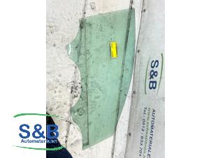 Używane Szyba drzwi prawych przednich wersja 4-drzwiowa Volkswagen Polo VI (AW1) 1.0 TSI 12V Cena € 30,00 Procedura marży oferowane przez Schaap & Bron