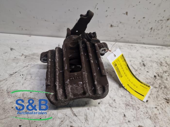 Etrier de frein (pince) arrière droit d'un Audi A1 Sportback (GBA) 1.0 30 TFSI 12V 2020