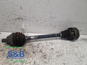 Gebruikte Aandrijfas links-voor Volkswagen Beetle (16AB) 1.2 TSI Prijs € 100,00 Margeregeling aangeboden door Schaap & Bron