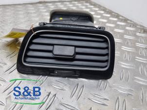 Gebruikte Luchtrooster Dashboard Volkswagen Golf VII (AUA) 1.4 GTE 16V Prijs € 19,99 Margeregeling aangeboden door Schaap & Bron