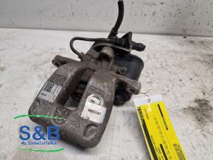 Używane Zacisk hamulcowy lewy tyl Volkswagen Passat (3C2) 1.9 TDI Cena € 125,00 Procedura marży oferowane przez Schaap & Bron