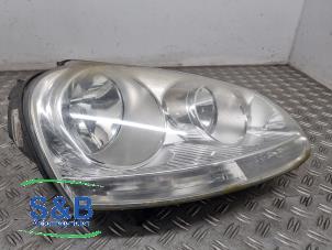 Gebruikte Koplamp rechts Volkswagen Golf V (1K1) 1.6 FSI 16V Prijs € 24,99 Margeregeling aangeboden door Schaap & Bron