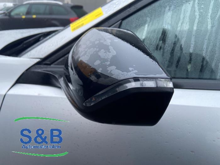 Buitenspiegel links van een Opel Astra L Sports Tourer (F4/FC/FN/FR) 1.2 Turbo 130 12V 2023