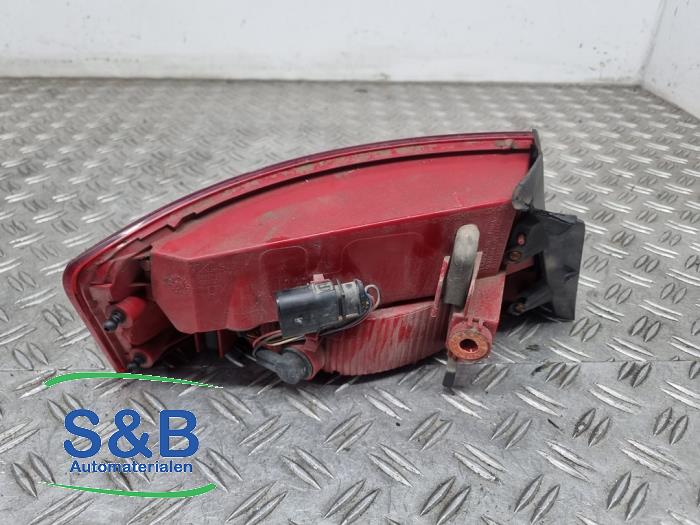 Baklykta, höger från en Audi A5 Cabrio (8F7) 2.7 TDI V6 24V 2009
