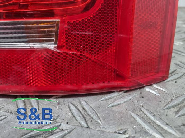 Baklykta, höger från en Audi A5 Cabrio (8F7) 2.7 TDI V6 24V 2009