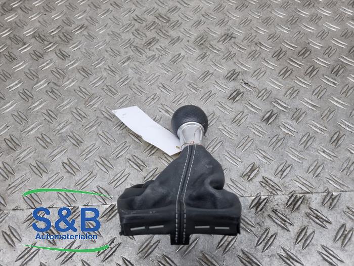 Versnellingspookhoes van een Audi A3 Limousine (8VS/8VM) 1.0 TFSI 12V 2017