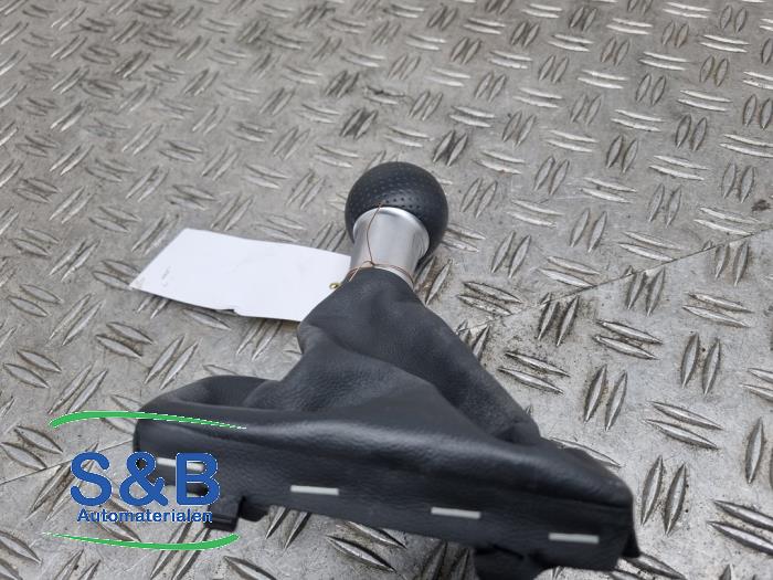 Versnellingspookhoes van een Audi A3 Limousine (8VS/8VM) 1.0 TFSI 12V 2017