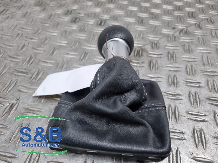 Versnellingspookhoes van een Audi A3 Limousine (8VS/8VM) 1.0 TFSI 12V 2017