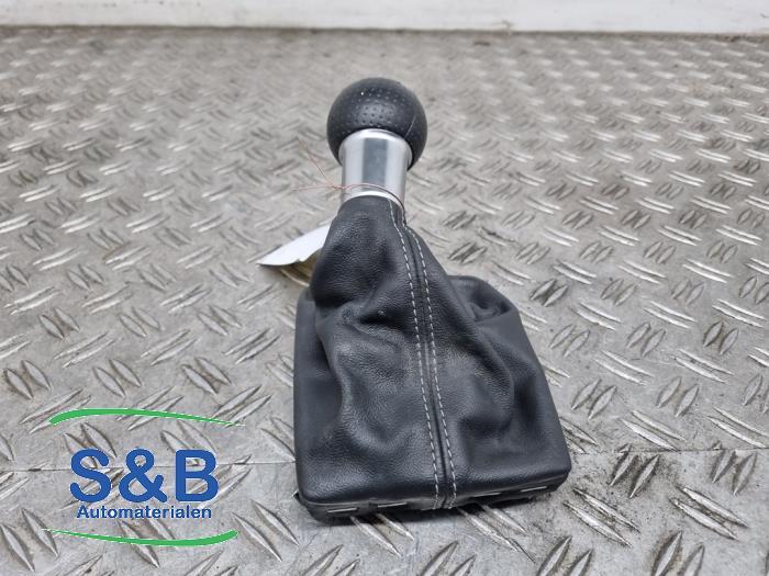 Versnellingspookhoes van een Audi A3 Limousine (8VS/8VM) 1.0 TFSI 12V 2017