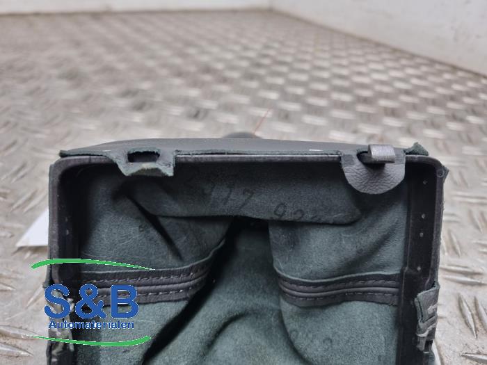 Versnellingspookhoes van een Audi A3 Limousine (8VS/8VM) 1.0 TFSI 12V 2017