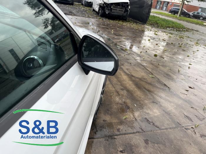 Spiegel Buiten rechts van een Audi A3 Limousine (8VS/8VM) 1.0 TFSI 12V 2017