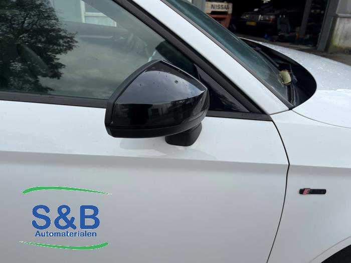 Spiegel Buiten rechts van een Audi A3 Limousine (8VS/8VM) 1.0 TFSI 12V 2017