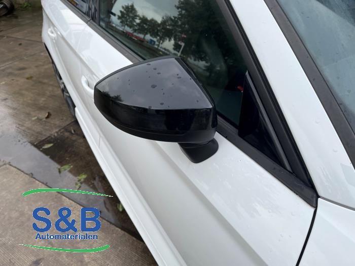 Spiegel Buiten rechts van een Audi A3 Limousine (8VS/8VM) 1.0 TFSI 12V 2017