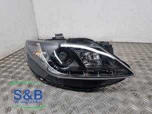 Gebruikte Koplamp rechts Seat Ibiza IV SC (6J1) 1.4 TDI Ecomotive Prijs € 75,00 Margeregeling aangeboden door Schaap & Bron