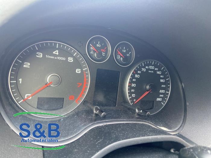 Instrumentpanel från en Audi A3 Sportback (8PA) 1.8 TFSI 16V 2009