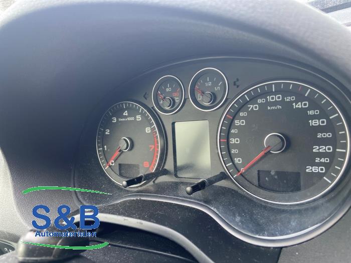 Instrumentpanel från en Audi A3 Sportback (8PA) 1.8 TFSI 16V 2009