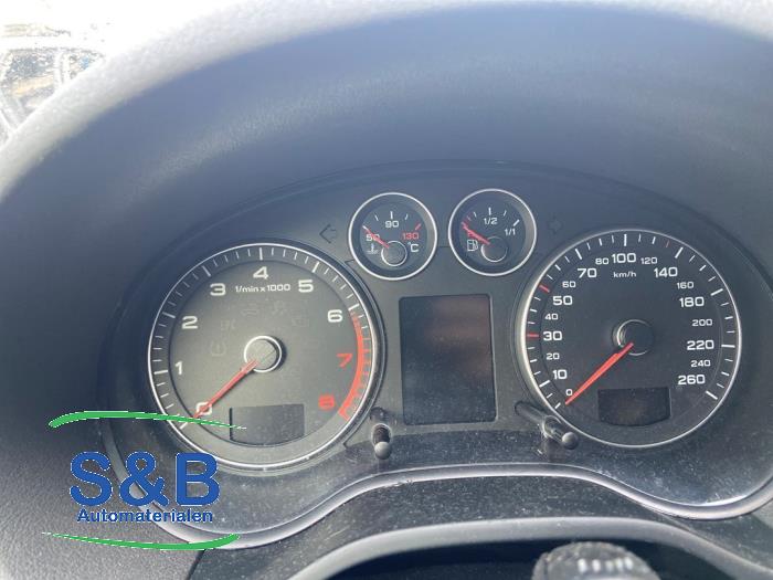 Instrumentpanel från en Audi A3 Sportback (8PA) 1.8 TFSI 16V 2009