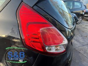 Gebruikte Achterlicht links Ford Fiesta 6 (JA8) 1.5 TDCi Prijs € 45,00 Margeregeling aangeboden door Schaap & Bron