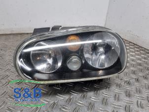 Gebruikte Koplamp links Volkswagen Golf IV (1J1) 1.6 Prijs € 29,99 Margeregeling aangeboden door Schaap & Bron