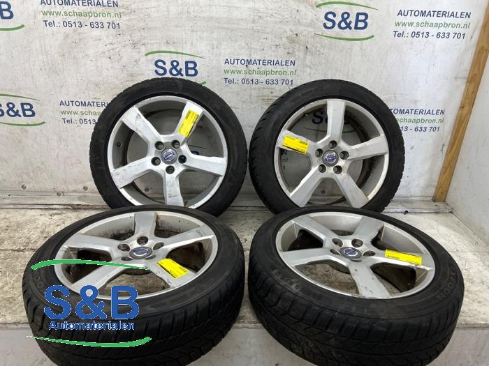 Zestaw obreczy i opon zimowych z Volvo C30 (EK/MK) 1.6 D2 16V 2010