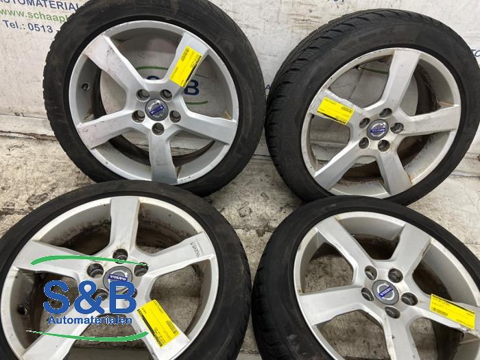 Zestaw obreczy i opon zimowych z Volvo C30 (EK/MK) 1.6 D2 16V 2010