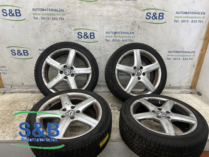 Zestaw obreczy i opon zimowych z Volkswagen Golf VI (5K1) 1.4 TSI 160 16V 2009