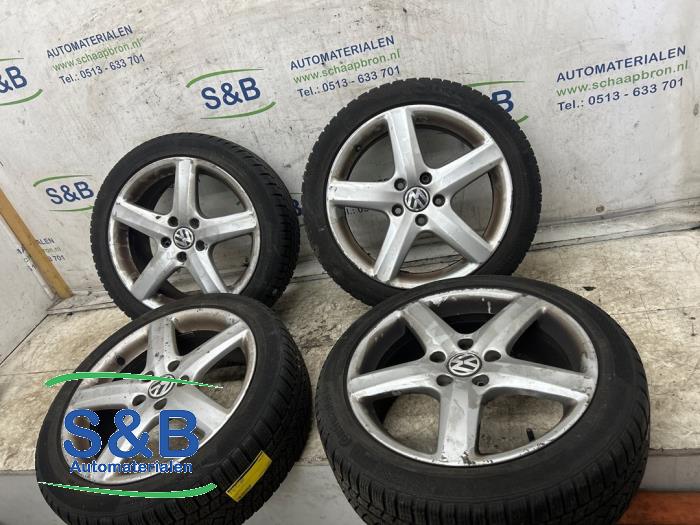 Zestaw obreczy i opon zimowych z Volkswagen Golf VI (5K1) 1.4 TSI 160 16V 2009