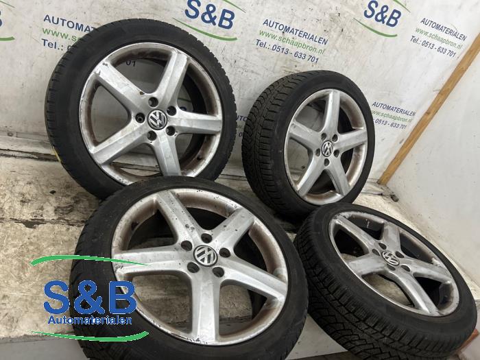 Zestaw obreczy i opon zimowych z Volkswagen Golf VI (5K1) 1.4 TSI 160 16V 2009