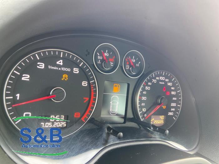 Instrumentpanel från en Audi A3 (8P1) 1.4 TFSI 16V 2009