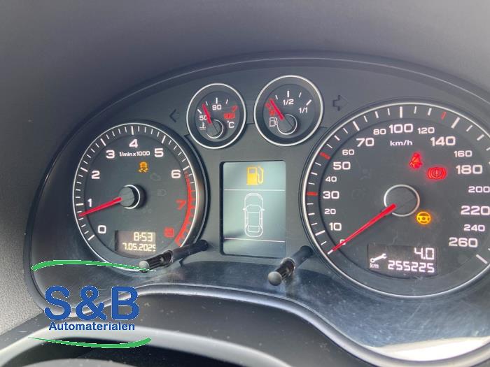Instrumentpanel från en Audi A3 (8P1) 1.4 TFSI 16V 2009