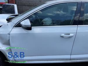 Używane Drzwi lewe przednie wersja 4-drzwiowa Skoda Octavia Combi (5EAC) 1.6 TDI GreenTec 16V Cena € 350,00 Procedura marży oferowane przez Schaap & Bron