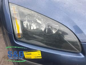 Używane Reflektor prawy Ford Focus 2 Wagon 1.6 Ti-VCT 16V Cena € 25,00 Procedura marży oferowane przez Schaap & Bron