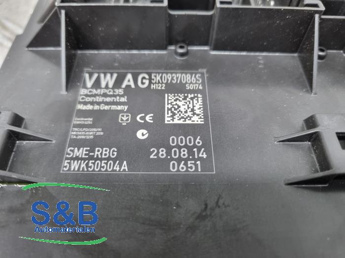 Boordcomputer van een Volkswagen Caddy III (2KA,2KH,2CA,2CH) 1.6 TDI 16V 2014