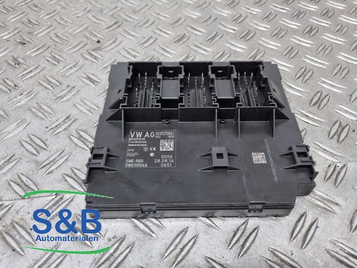 Boordcomputer van een Volkswagen Caddy III (2KA,2KH,2CA,2CH) 1.6 TDI 16V 2014