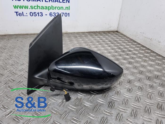 Buitenspiegel links van een Volkswagen Polo V (6R) 1.2 TSI 16V BlueMotion Technology 2015