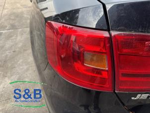 Begagnade Baklykta, vänster Volkswagen Jetta IV (162/16A) 1.2 TSI Pris € 50,00 Marginaltabell erbjuds av Schaap & Bron