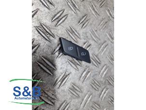 Begagnade Centrallåsbrytare Volkswagen Caddy IV 2.0 TDI 102 Pris € 10,00 Marginaltabell erbjuds av Schaap & Bron