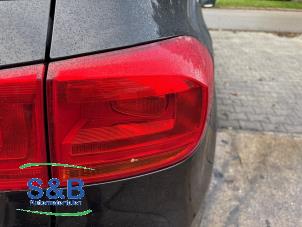 Gebruikte Achterlicht rechts Volkswagen Tiguan (5N1/2) 1.4 TSI 16V Prijs € 50,00 Margeregeling aangeboden door Schaap & Bron