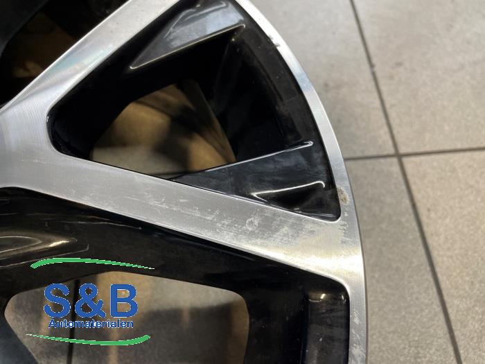 Velg van een Volkswagen Caddy IV 2.0 TDI 102 2019