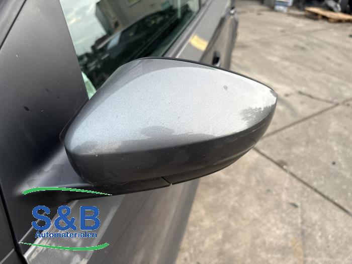 Buitenspiegel links van een Volkswagen Polo V (6R) 1.4 TDI 12V 90 2017