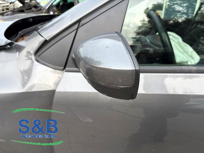 Buitenspiegel links van een Volkswagen Polo V (6R) 1.4 TDI 12V 90 2017