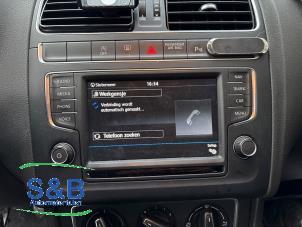 Gebruikte Navigatie Display Volkswagen Polo V (6R) 1.4 TDI 12V 90 Prijs € 199,99 Margeregeling aangeboden door Schaap & Bron