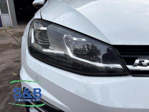 Gebruikte Koplamp rechts Volkswagen Golf VII Variant (AUVV) 1.0 TSI 12V BlueMotion Technology Prijs € 699,99 Margeregeling aangeboden door Schaap & Bron