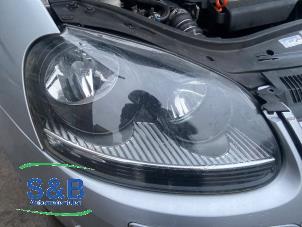 Gebruikte Koplamp rechts Volkswagen Golf V Variant (1K5) 1.9 TDI Prijs € 35,00 Margeregeling aangeboden door Schaap & Bron