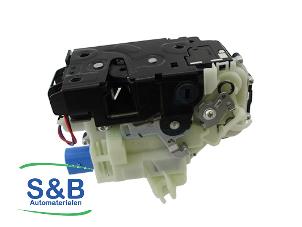 Nya Dörrlåsmekanism, 4-dörrars, vänster bak Volkswagen Polo Pris på förfrågan erbjuds av Schaap & Bron